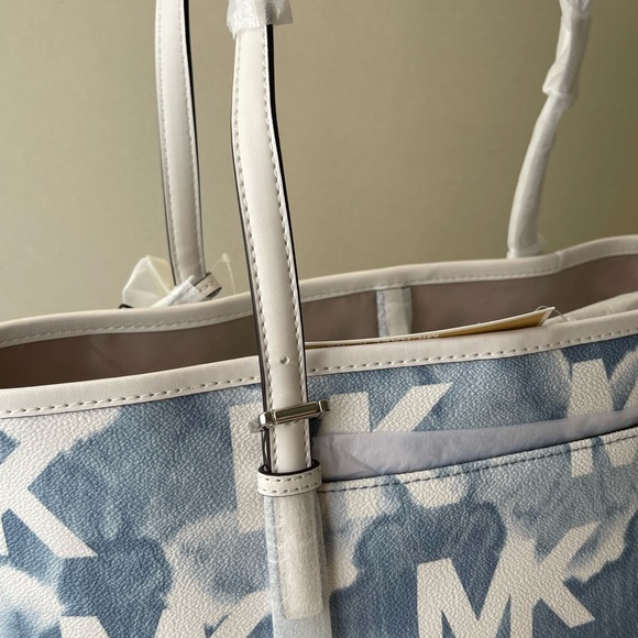 (new+tag) Michael Kors ‘rare’ jet set travel carryall tote color cloud b… - Picture 7 of 13